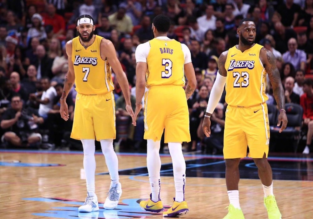  欧文华丽运球穿云，独行侠客场击败掘金队