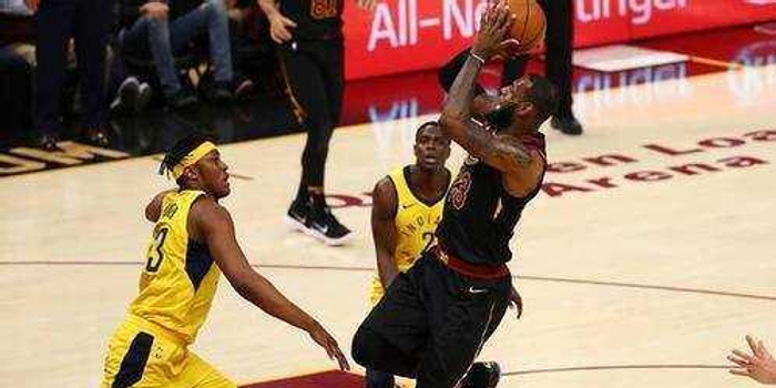  老将压哨三分绝杀，主场球迷陷入沸腾