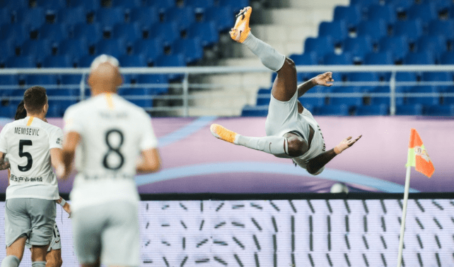  边路传中精准制导，高中锋头顶建奇功