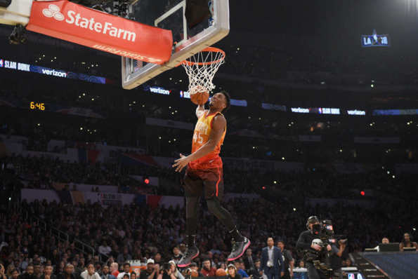  扣篮大赛创意无限，飞行大队竞逐天际