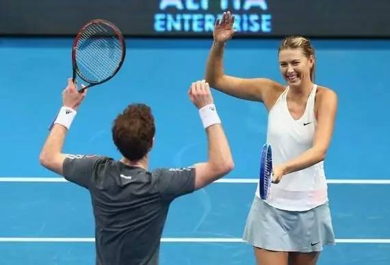  穆雷温网复出首胜感动全场观众