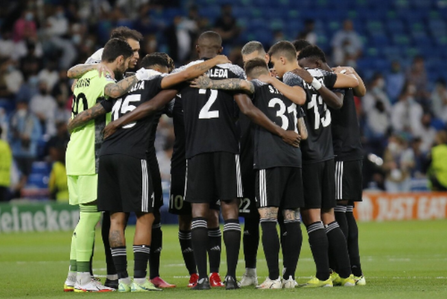  资格赛黑马一路狂奔，正赛首轮爆冷取胜