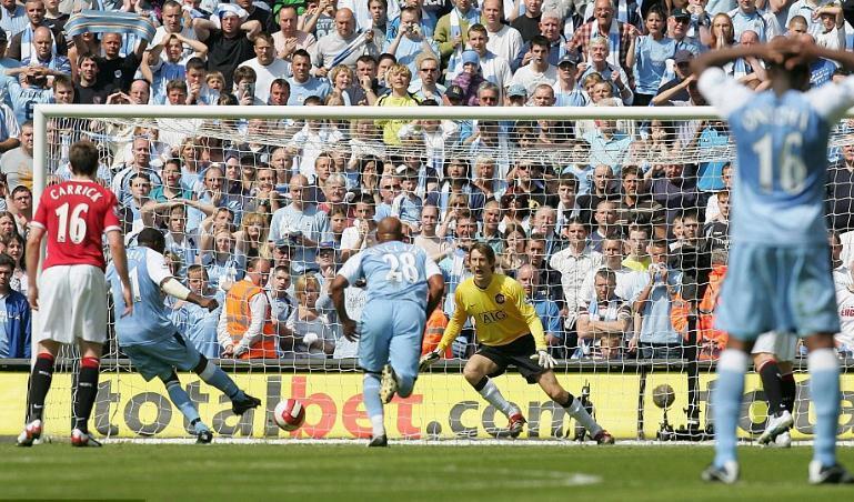  同城德比恩怨延续，飞铲冲突险酿风波