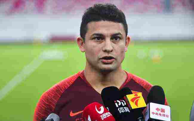  归化球员融入加速，国家队实力显著提升  